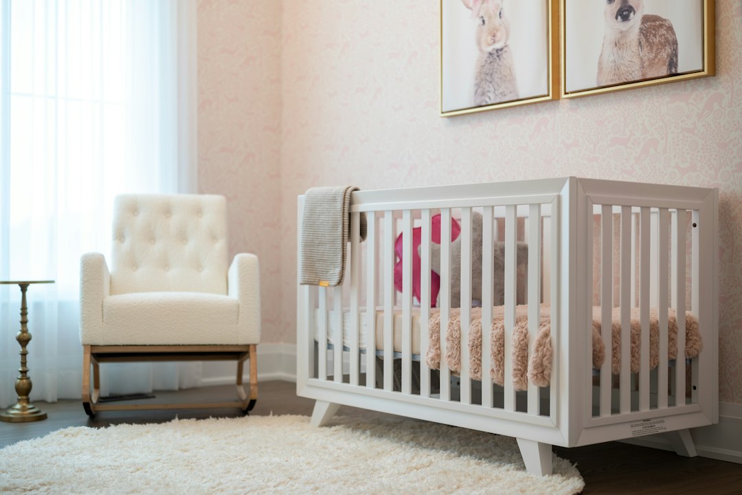 Chambre de bébé : les questions à se poser avant de peindre et meubler